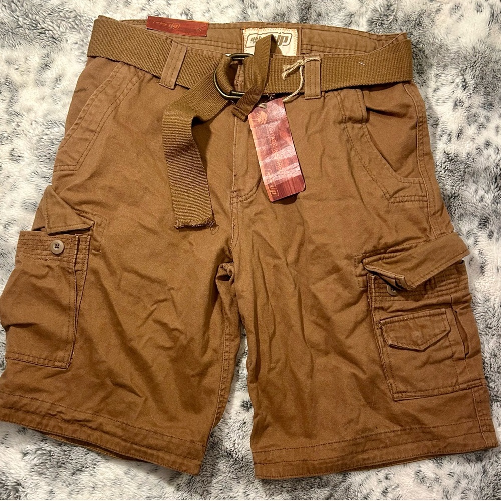 Men's Urban Pipeline tan cargo shorts, size 34.